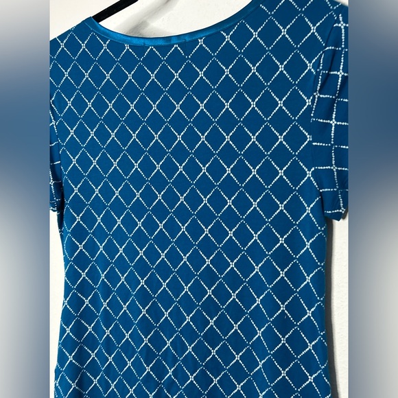 Banana Republic Blue and White Patterned Tee Size Small - Picture 5 of 5